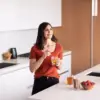 li-woman-healthy-breakfast-kitchen-emea (1)